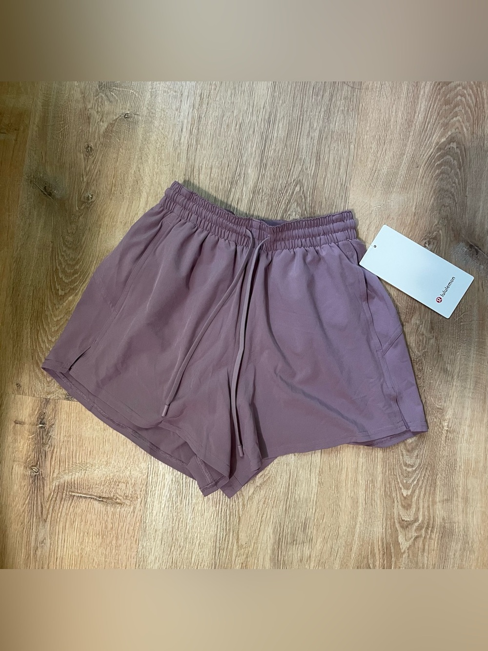 New women’s Lululemon pace rival 3” shorts